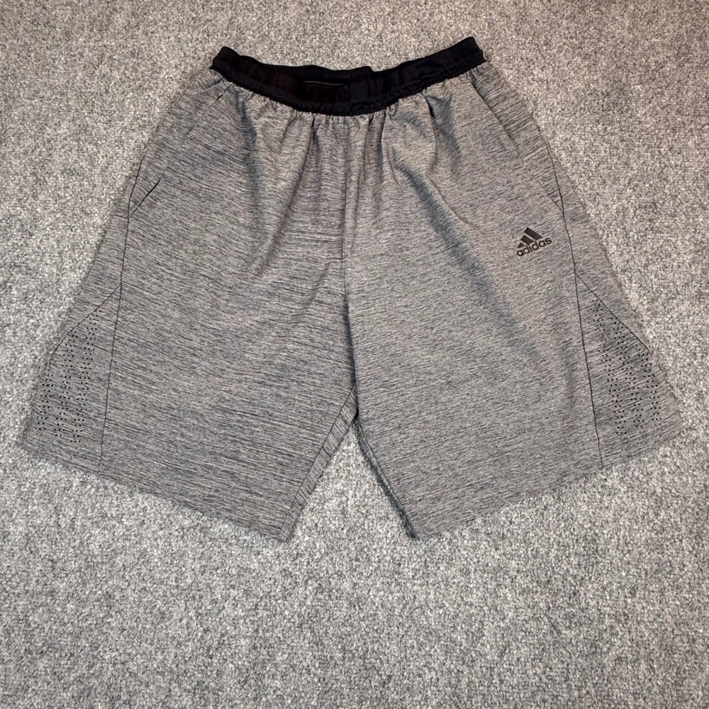 Adidas Mens Grey Space Dye Athletic Gym Shorts Size L Laser Cut Ventilation